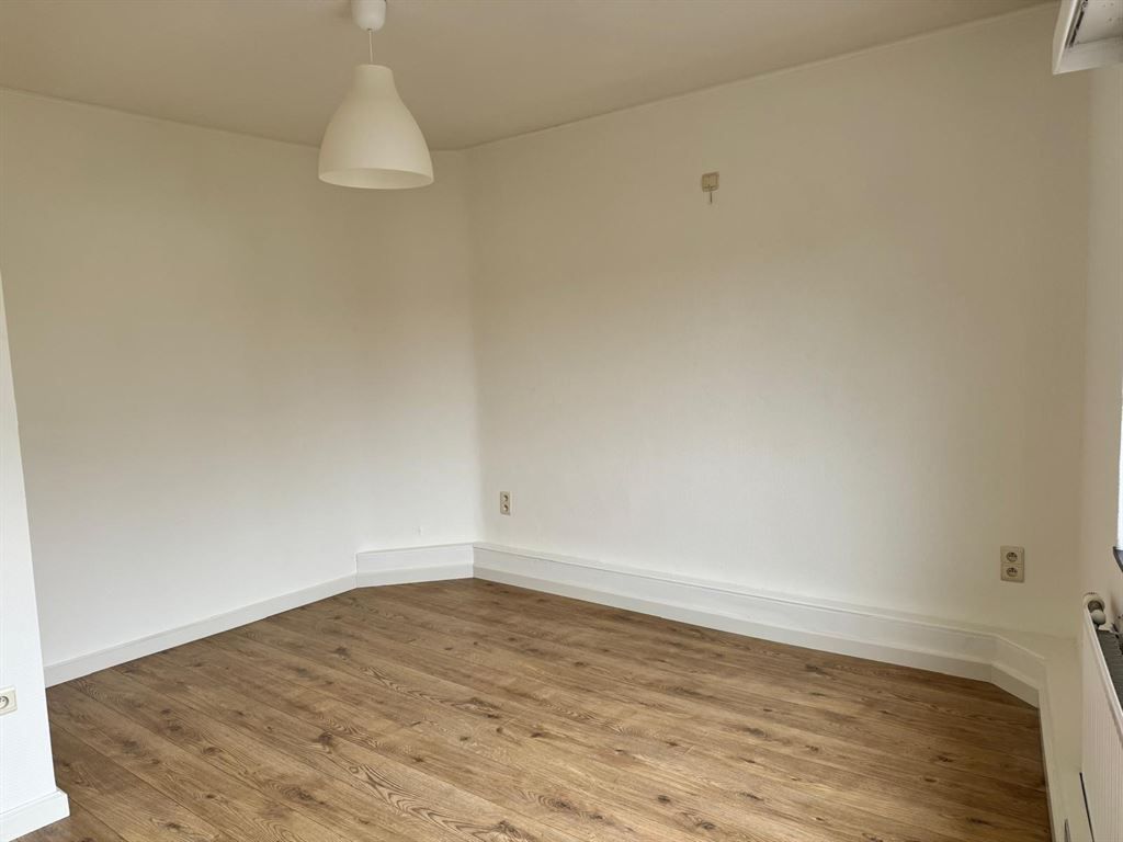 Half-vrijstaande woning met 3 slaapkamers foto 17