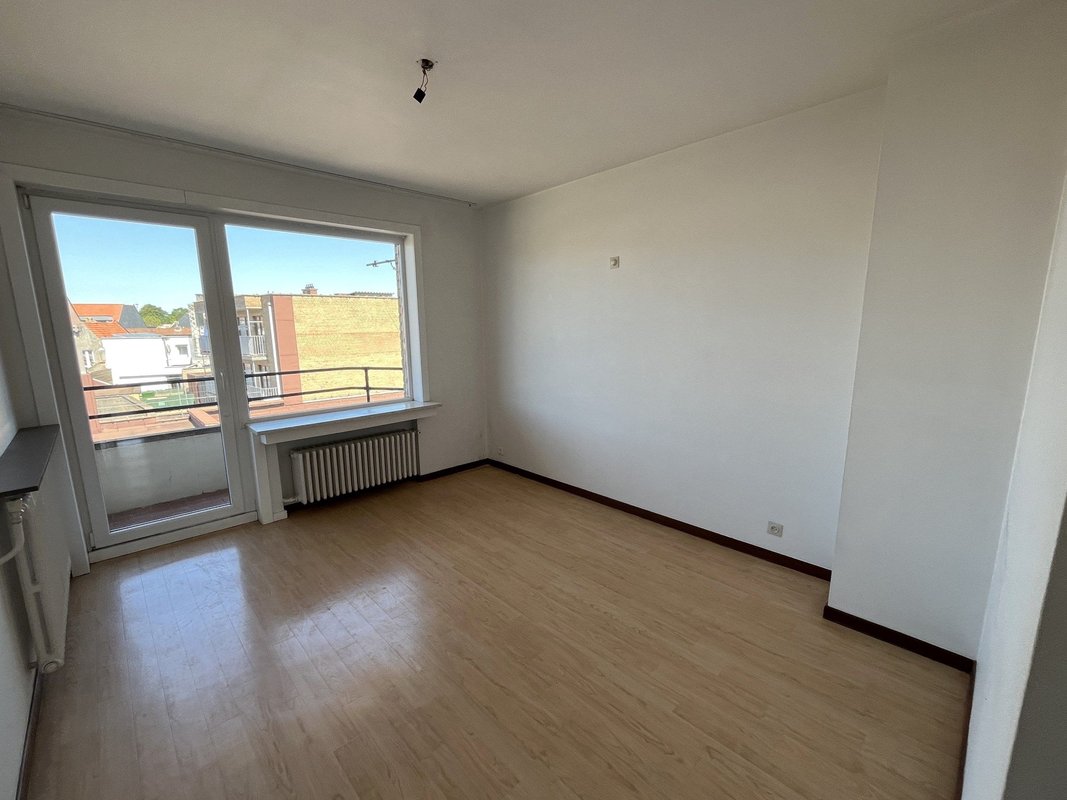 Te renoveren appartement genietend van open zichten, vlakbij het centrum van Knokke. foto 13