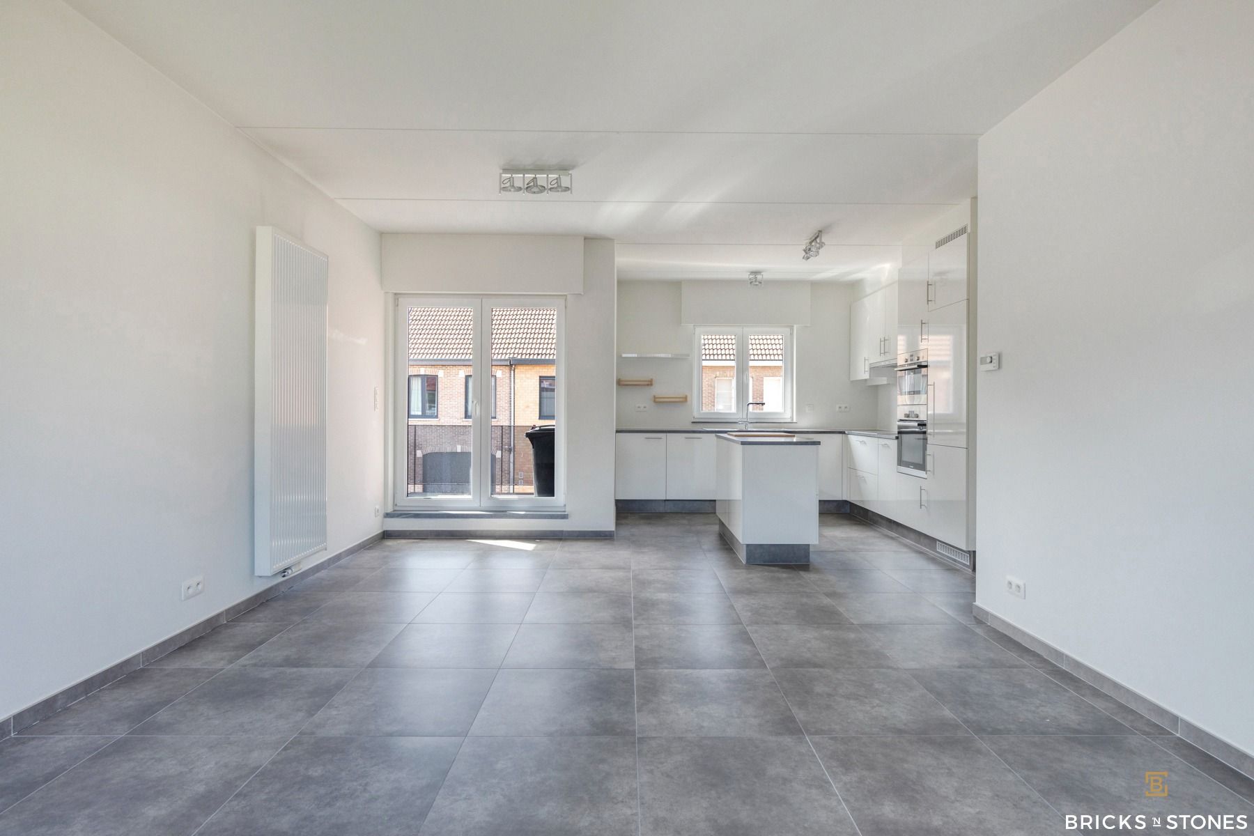 Knap en verzorgd 2-slaapkamerappartement met terras in residentiële buurt foto 2