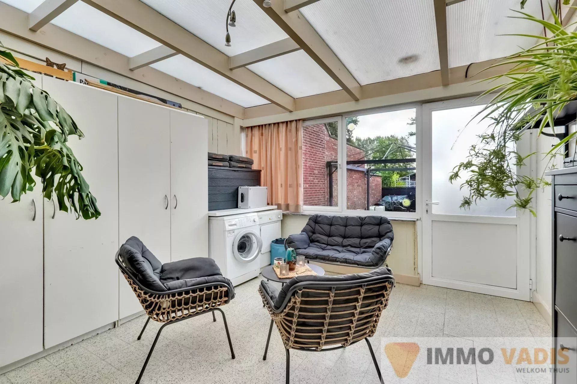 Ruime halfopen bebouwing op rustige locatie foto 16