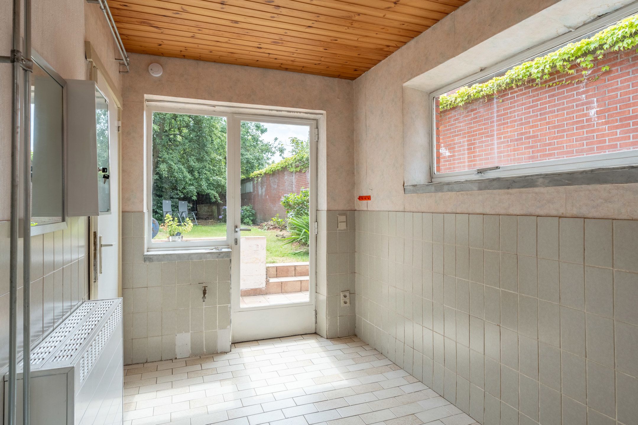 Te renoveren woning met toffe tuin en garage in het centrum foto 13
