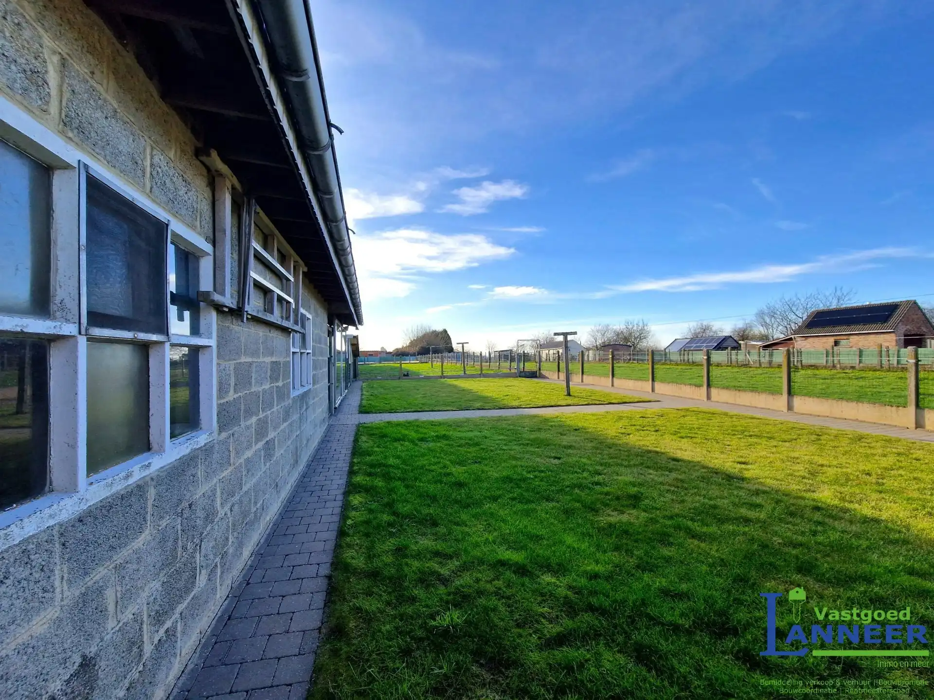 Woning met grote garage, 4 slpkmrs en diverse bijgebouwen foto 11