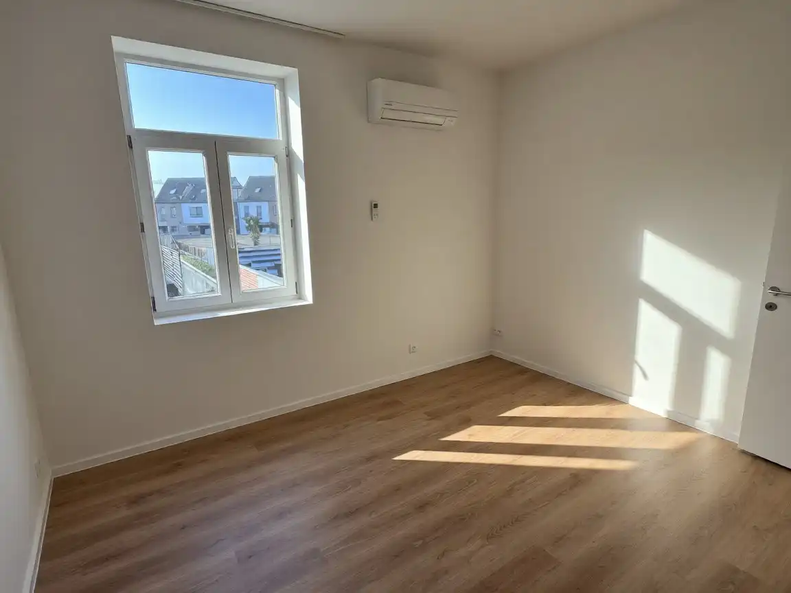 Gerenoveerde woning met tuin en parkeerplaats - 1 slaapkamer.  foto 17