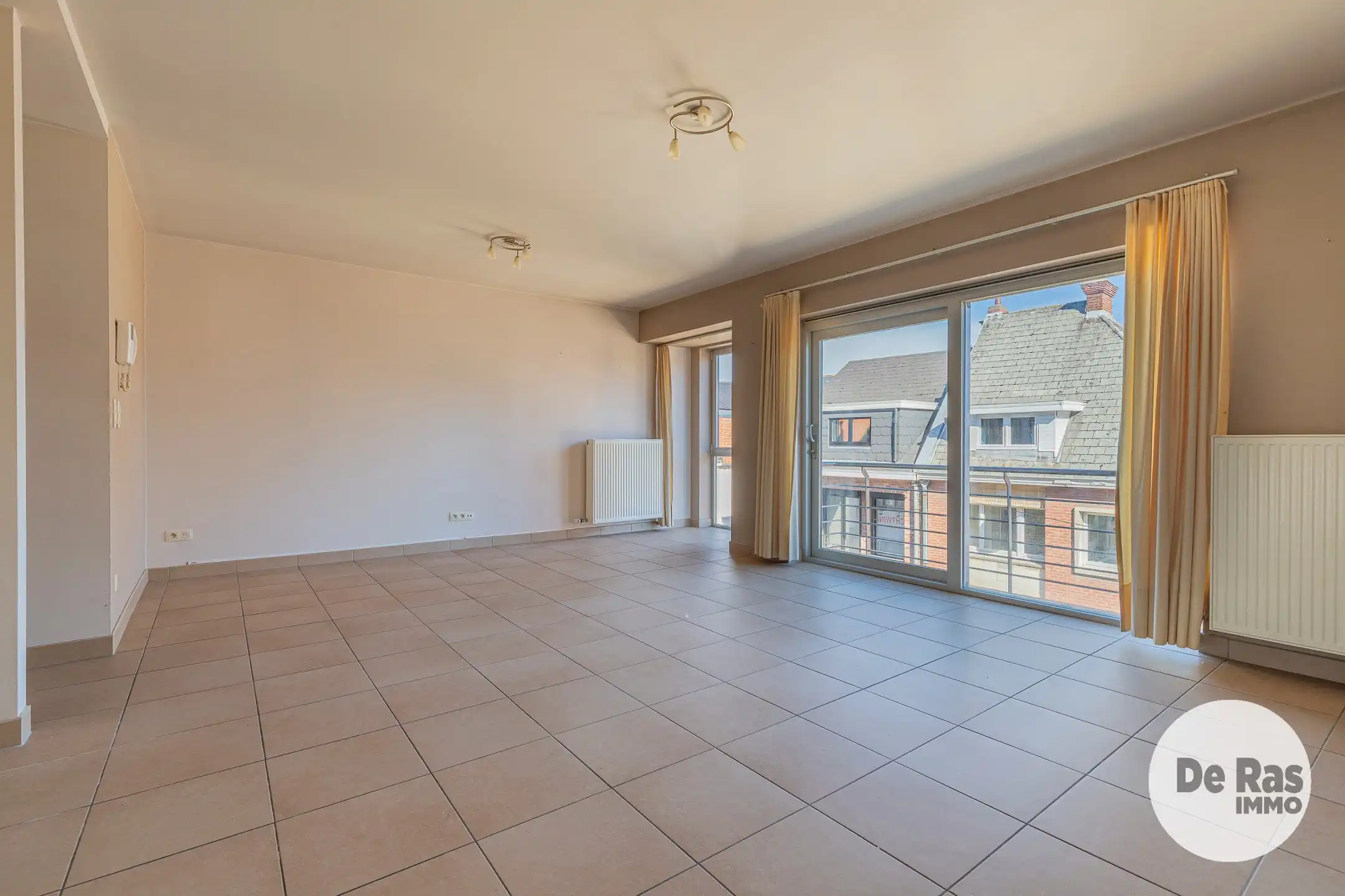 LEDE - Ruim en instapklaar appartement aan de markt van Lede foto 7
