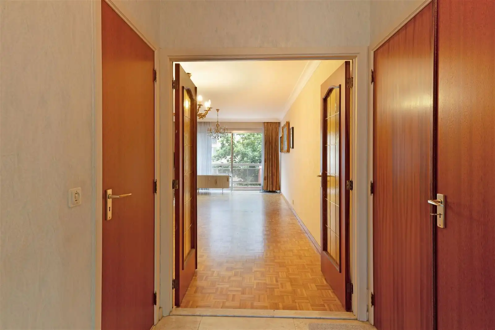  Lichtrijk 2 slaapkamer APPARTEMENT met GARAGE foto 5