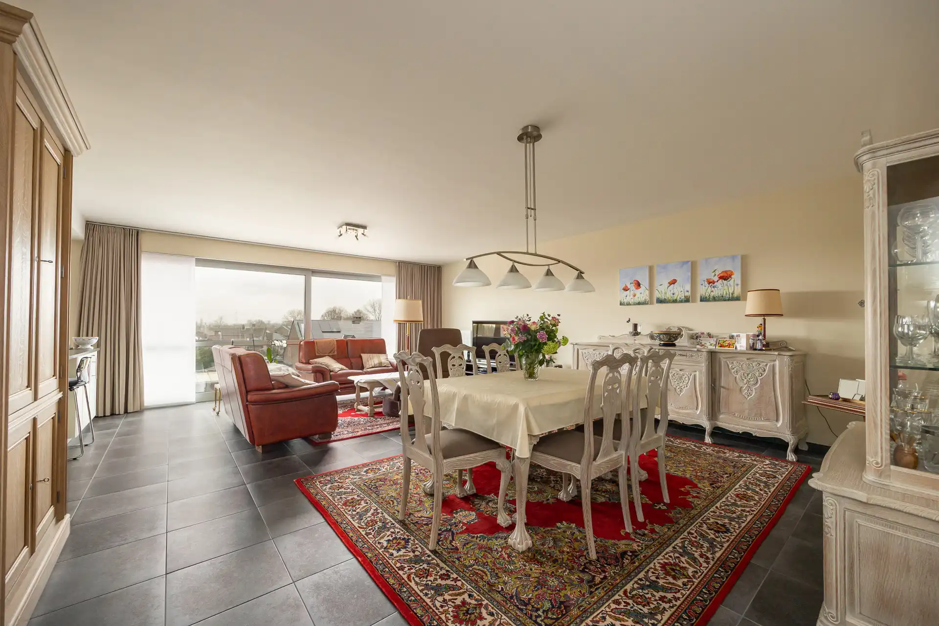 Ruim recent app. (2013 ) met 2 slpk's en garagebox foto 4