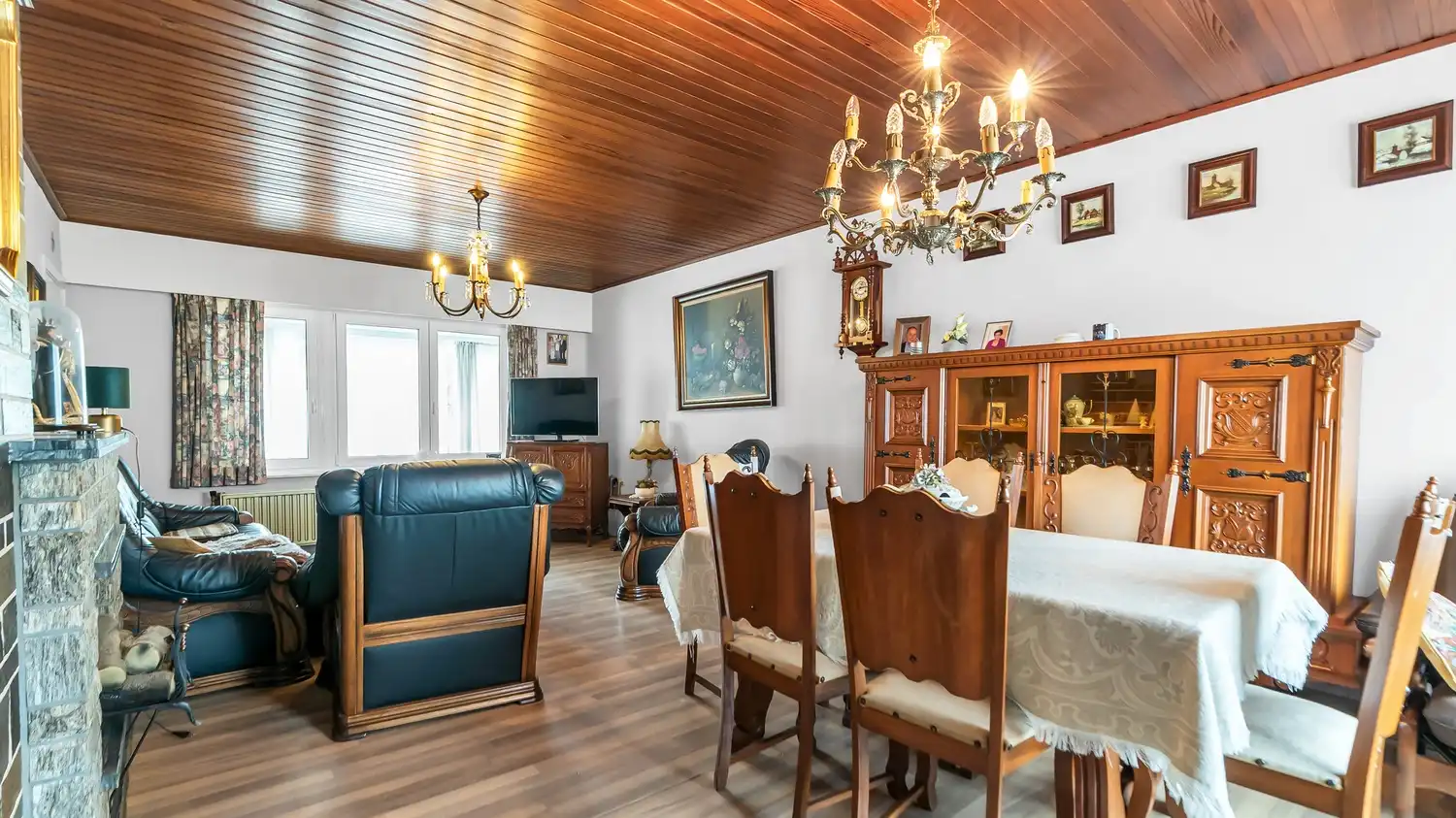 Charmante open bebouwing met veranda, garage en ruime tuin op 860 m² foto 3