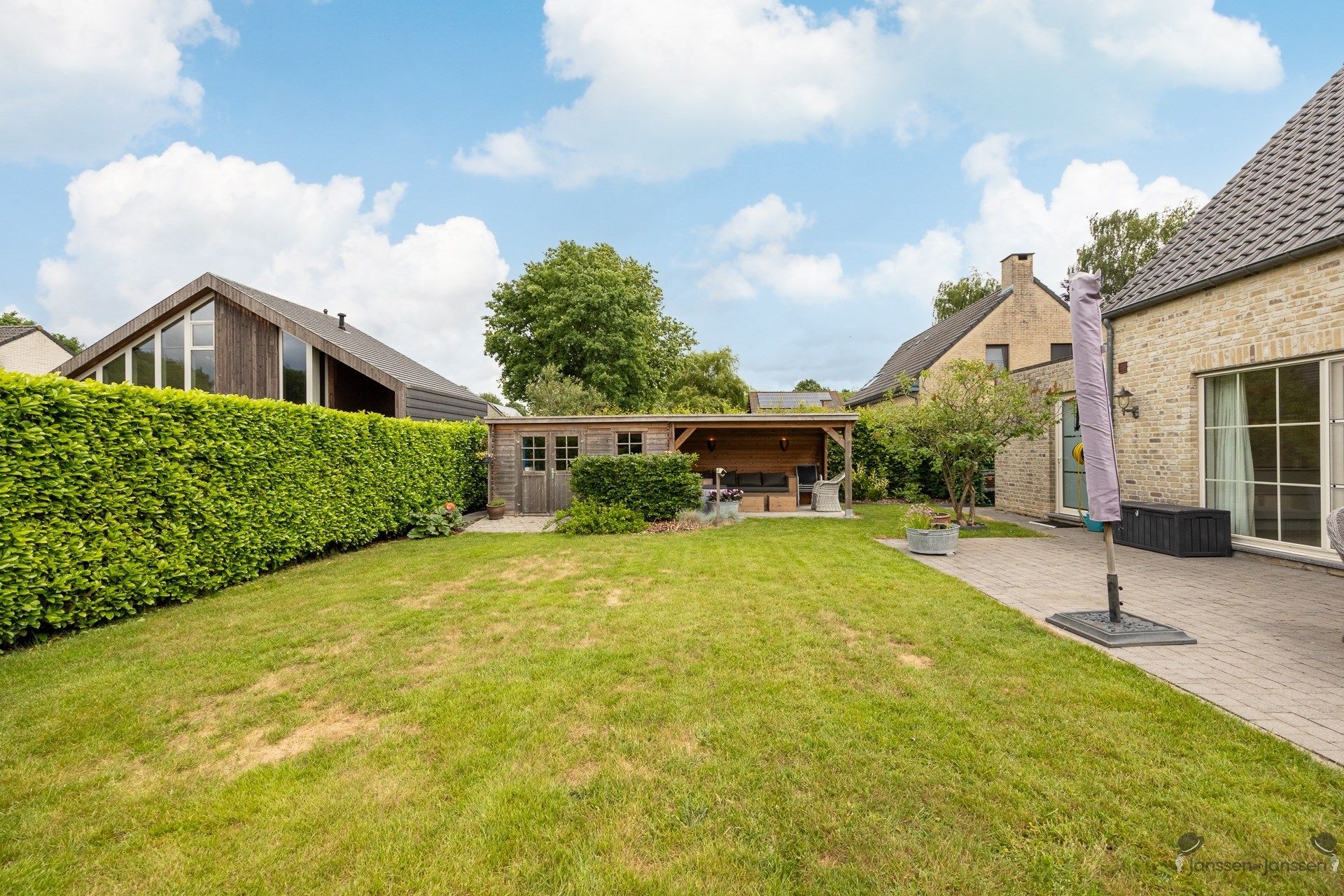 Instapklare woning met vier slaapkamers op een ruim perceel van 659m². foto 27