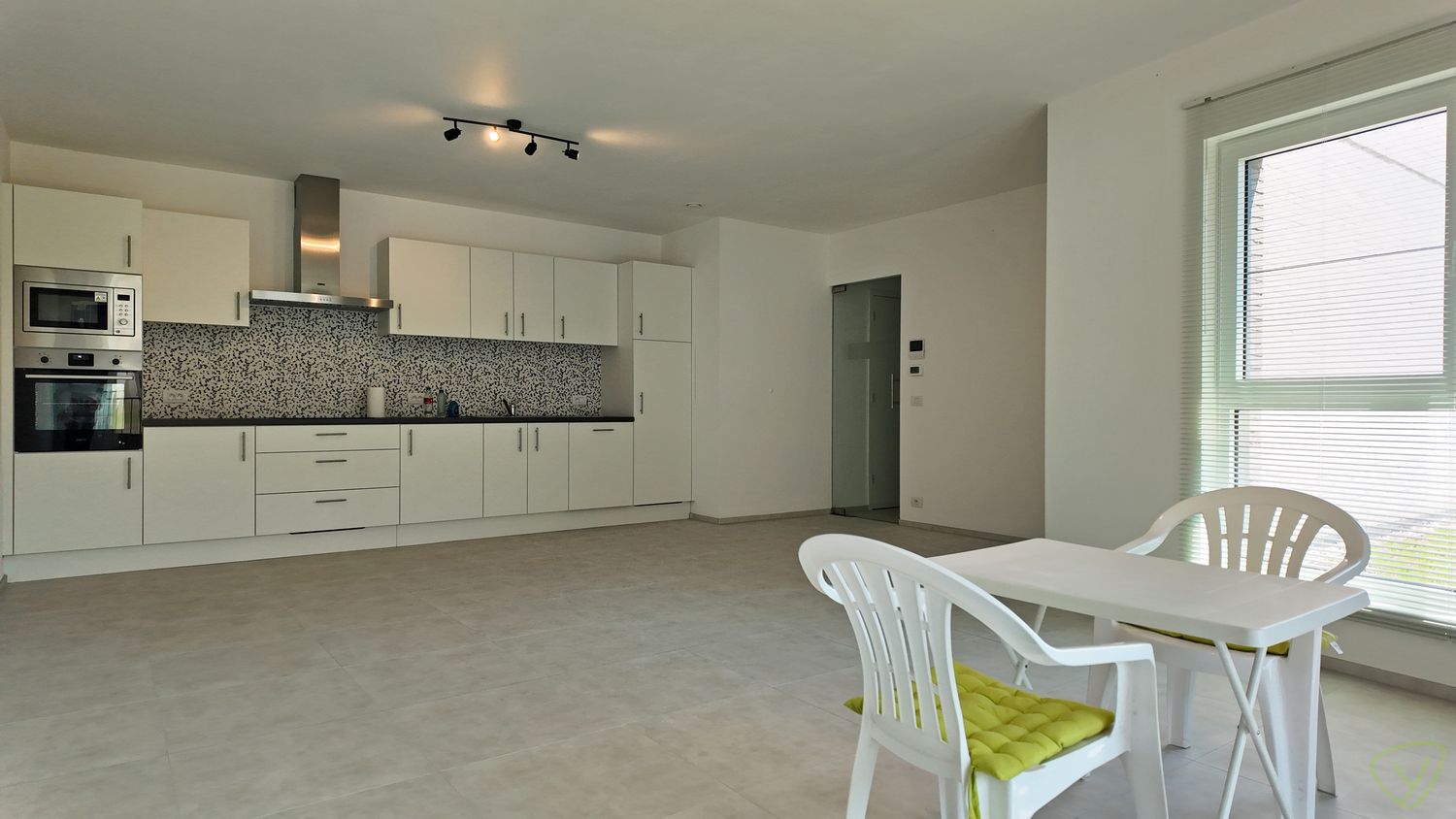 Nieuwbouwappartement met terras en parkeerplaats in het Molenpark te Eeklo! foto 5