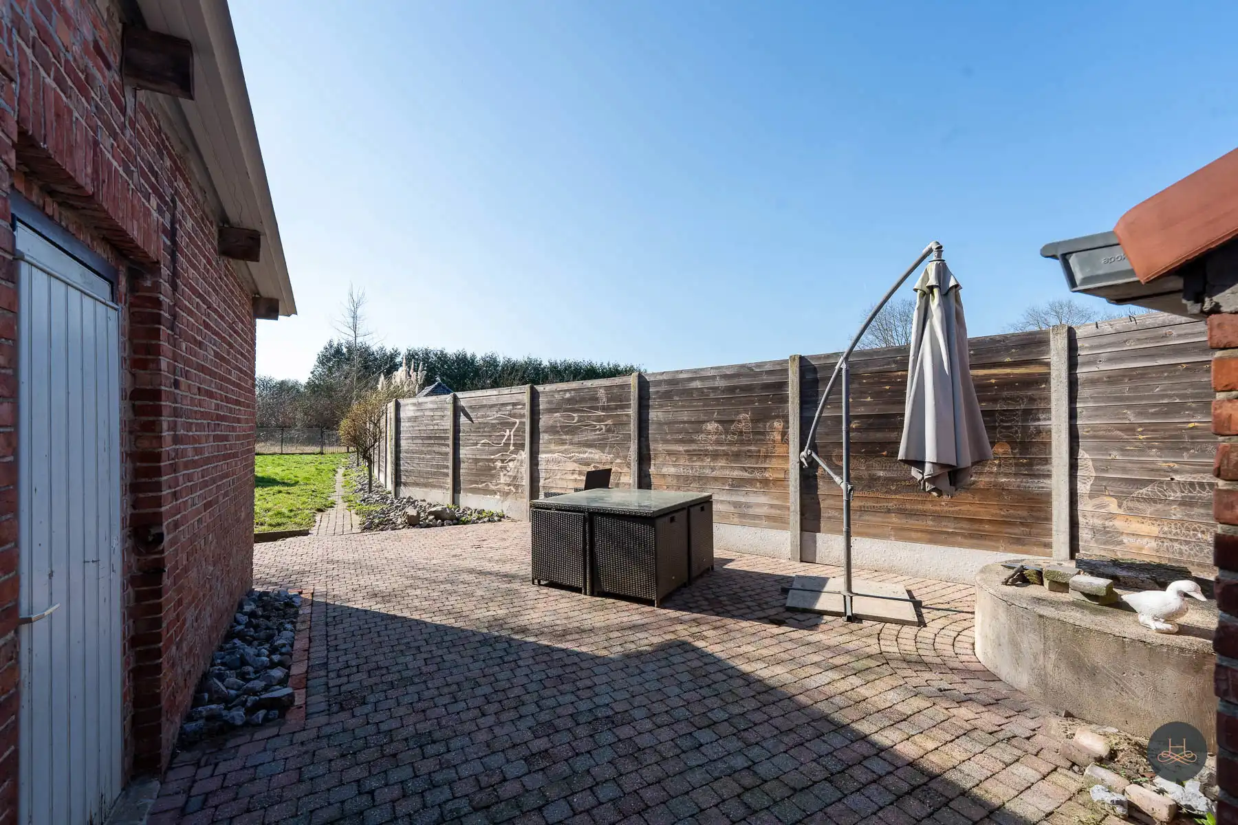 Ruime starterswoning met tuin en dubbele garage foto 27