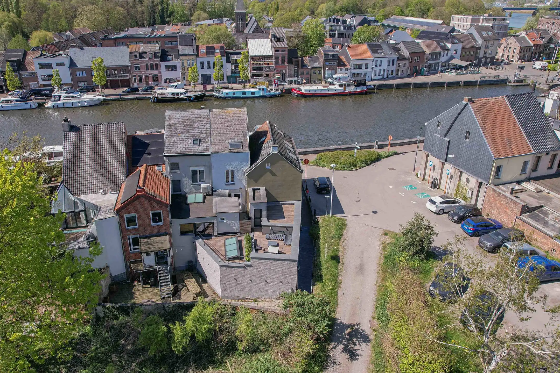 Exclusieve trendy woning op idyllische locatie foto 26