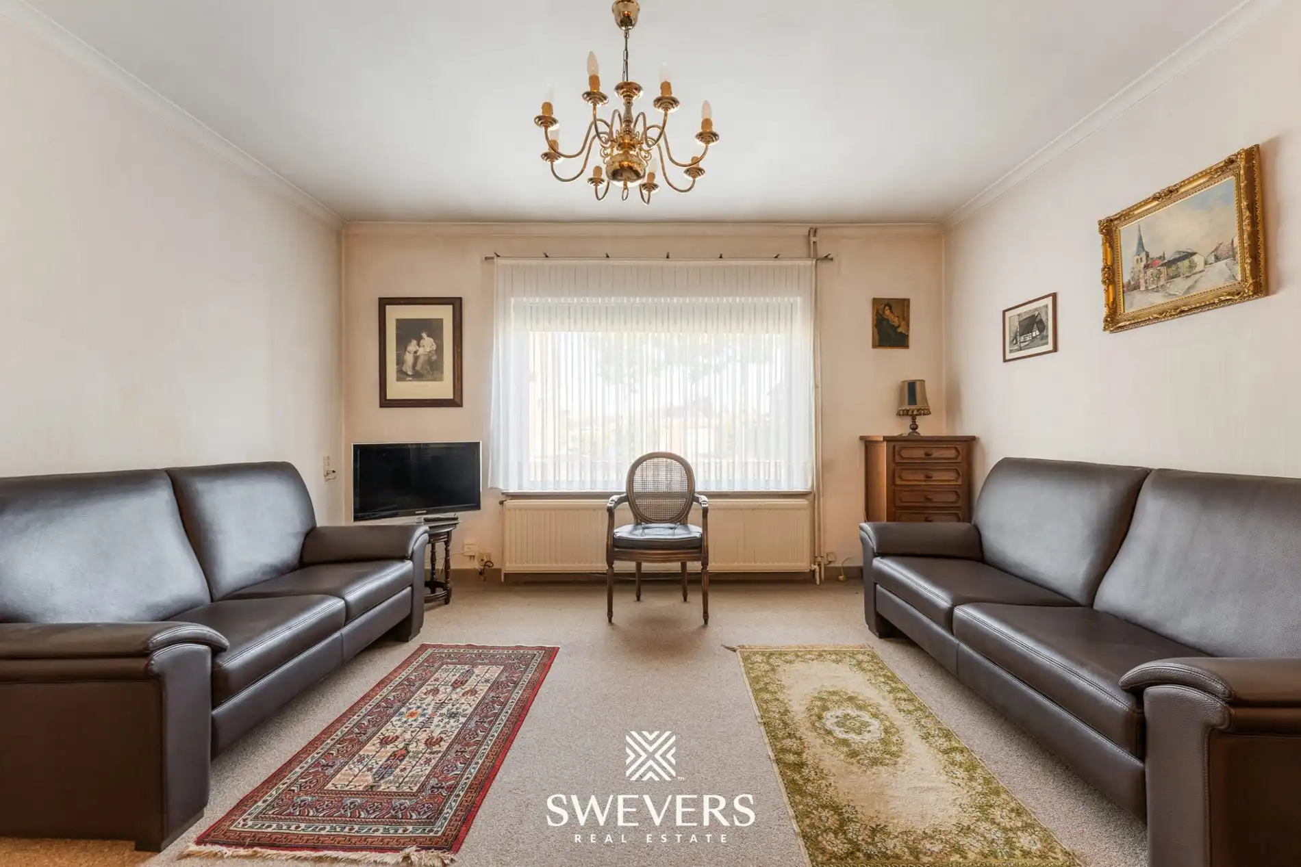 Te renoveren woning met grote tuin en 5 slaapkamers in Genk foto 3
