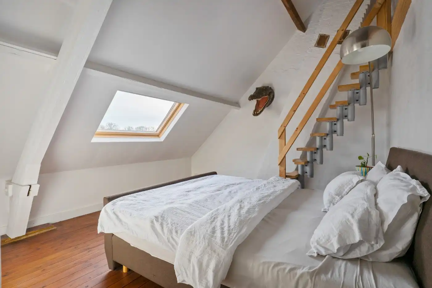 Prachtig gerenoveerde, authentieke woning met 4 slpk. en tuin foto 26