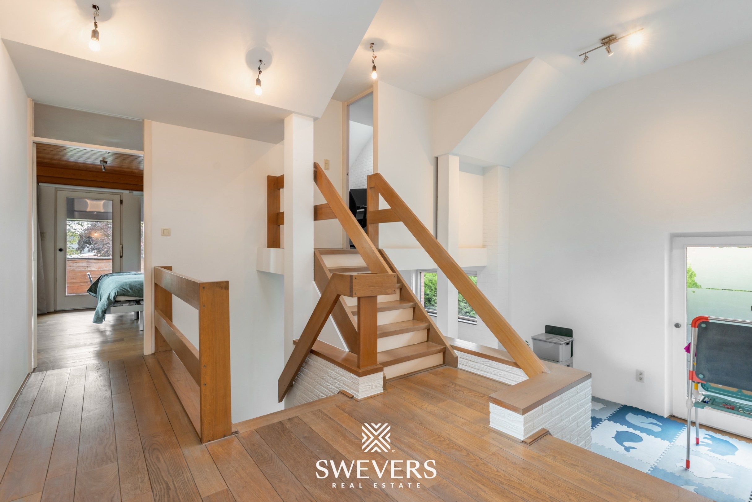 Knusse, hedendaagse gezinswoning met warme indeling en grote, zonnige tuin foto 34