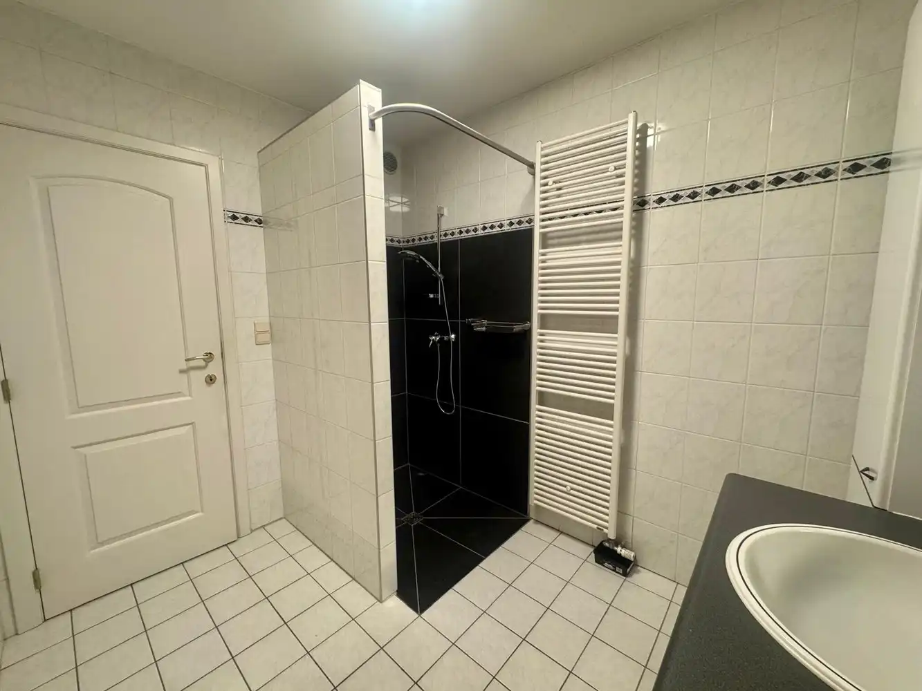 INSTAPKLAAR GELIJKVLOERS APPARTEMENT (H.O.B) foto 10