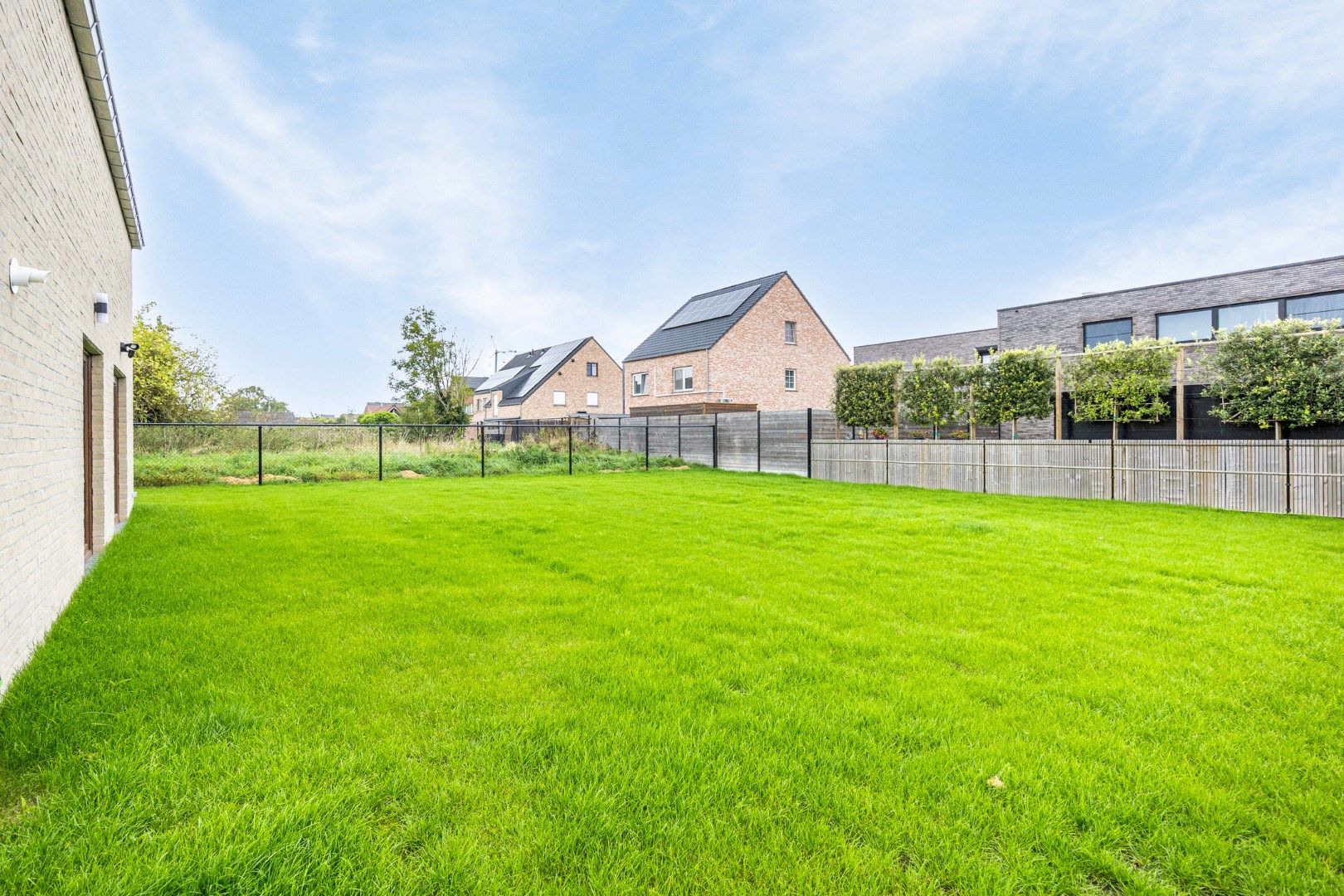 Nieuwbouw met 3 slaapkamers, 2 badkamers en garage foto 2