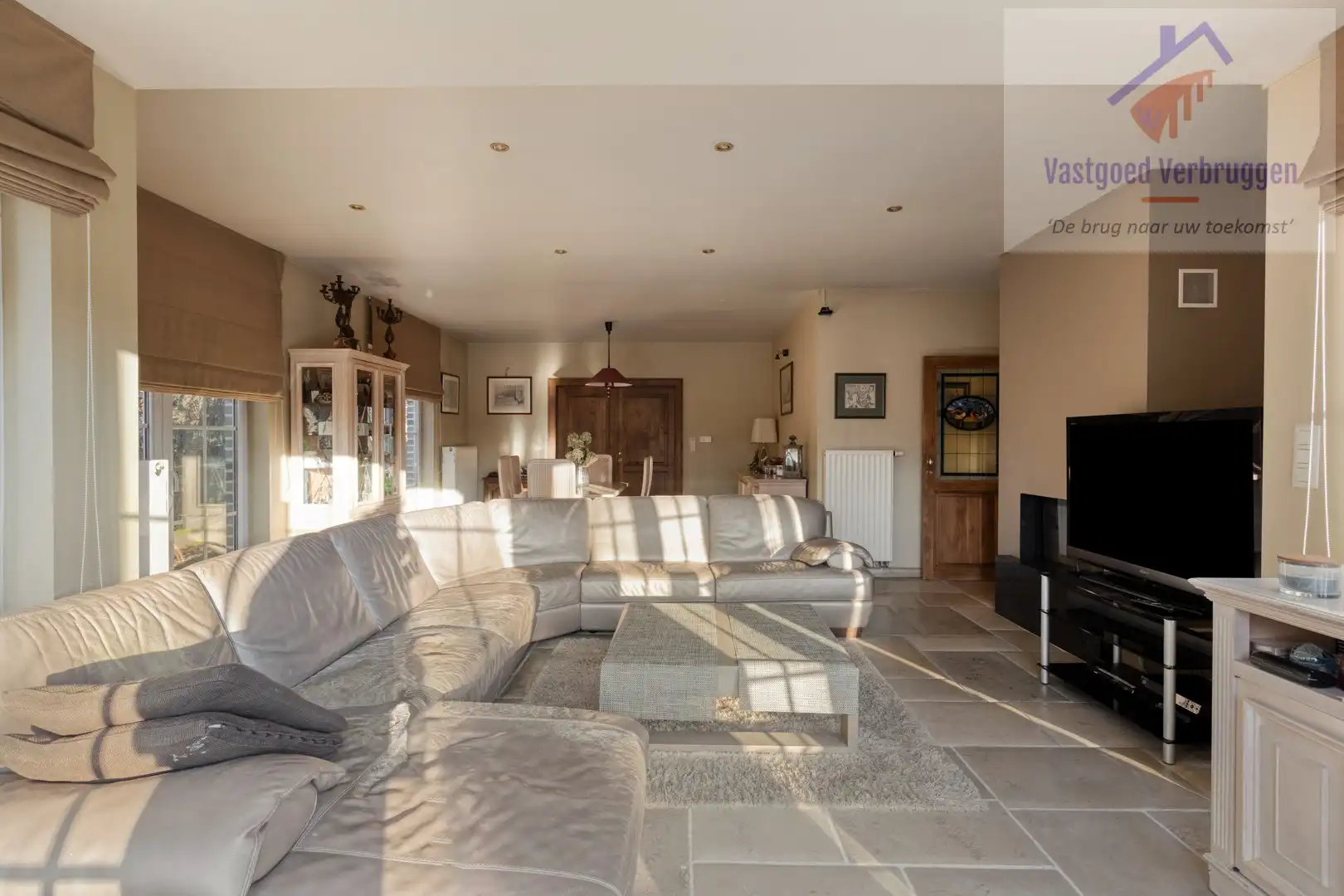 Open bebouwing met 4 slaapkamers en ruime tuin foto 6