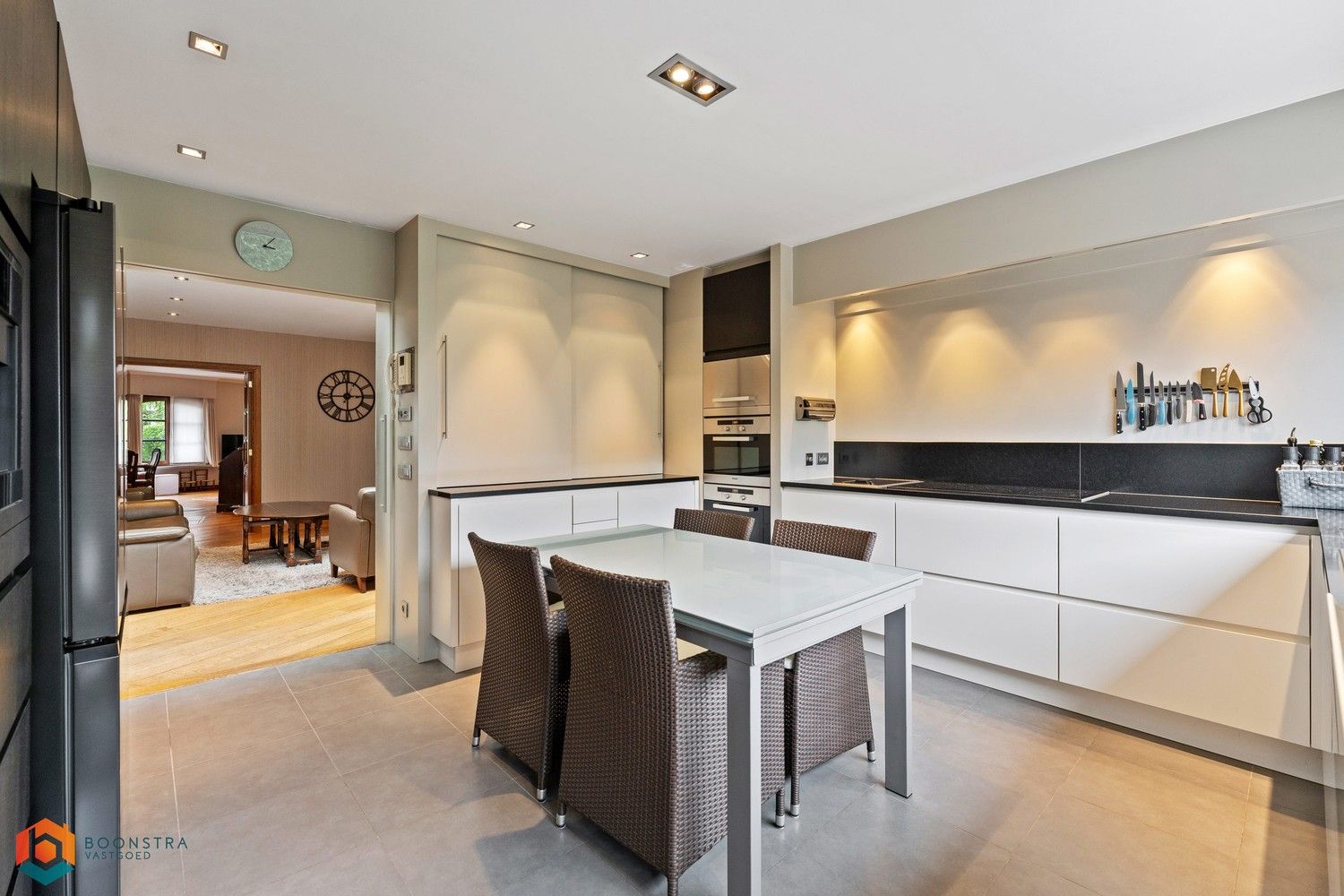 Ruime woning met dubbele praktijkruimte te Boom foto 8