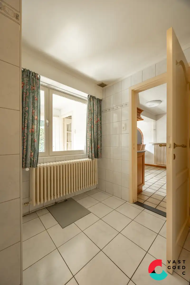 Te renoveren gezinswoning in het centrum van Hamont-Achel foto 12