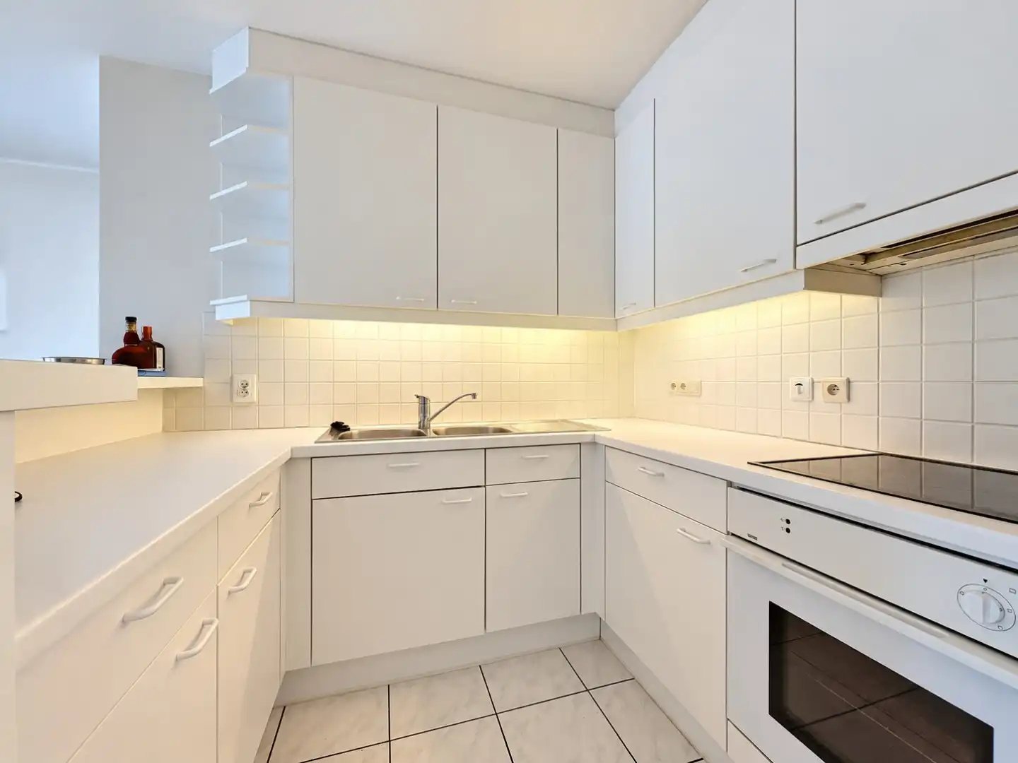 Instapklaar appartement met terras aan voor -en achterzijde. foto 3