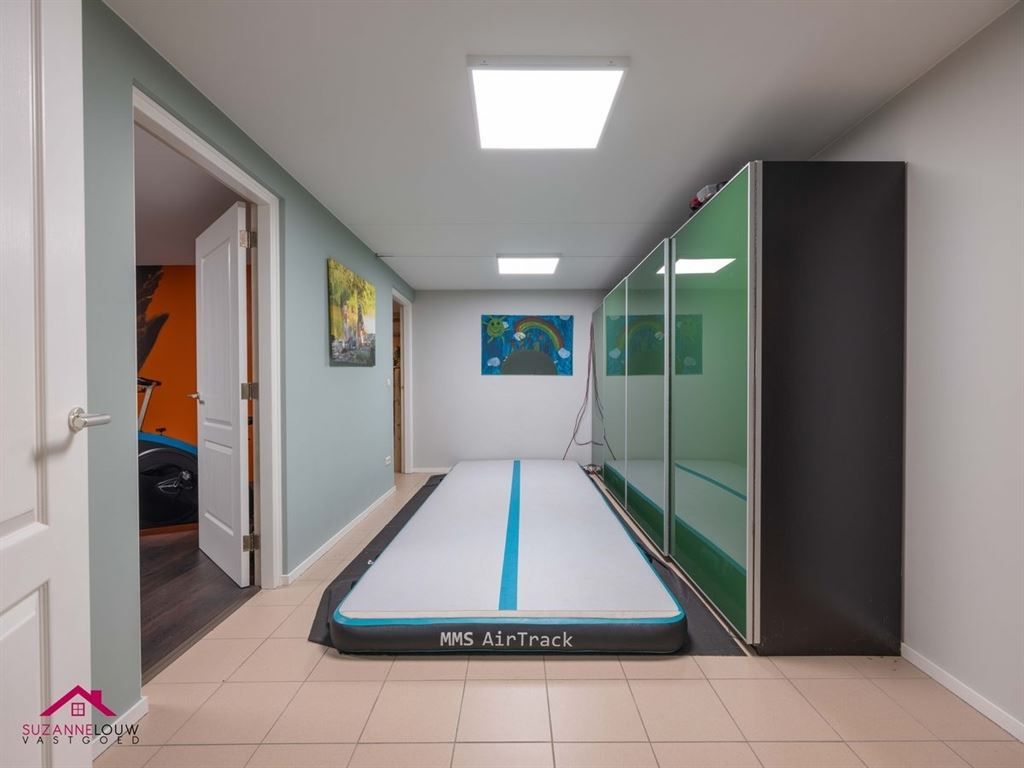 Landelijke villawoning met dubbele vrijstaande garage foto 61