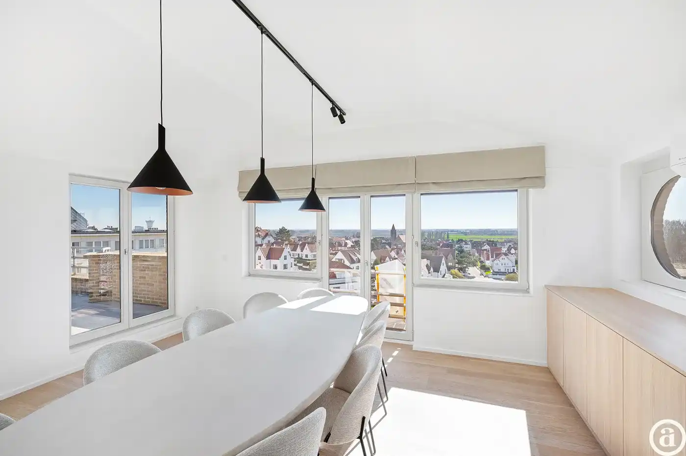 Ruim duplexappartement met 4 slaapkamers en zonneterras.  foto 19