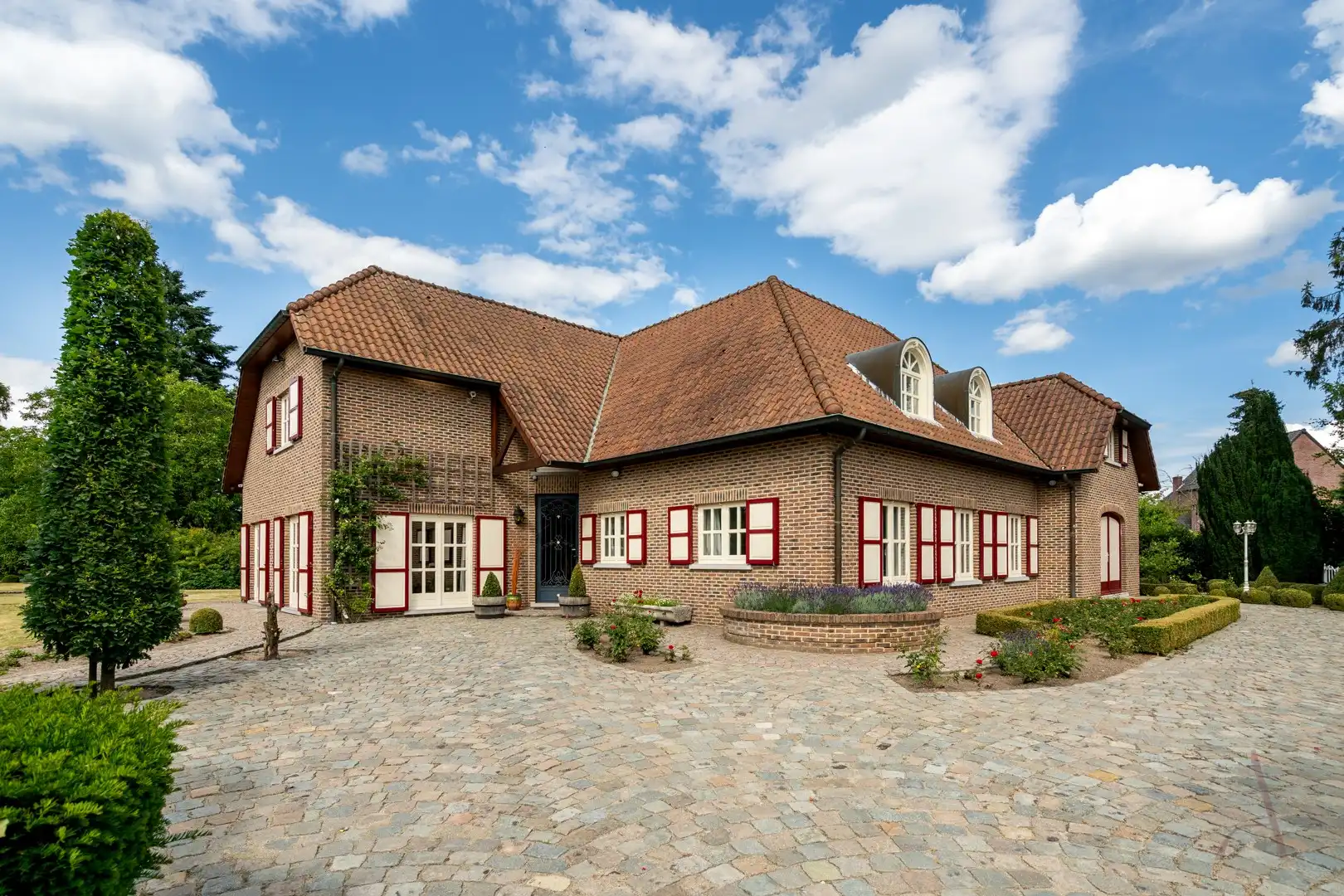 Riante karaktervolle villa met parktuin op ruim 1 hectare foto 5