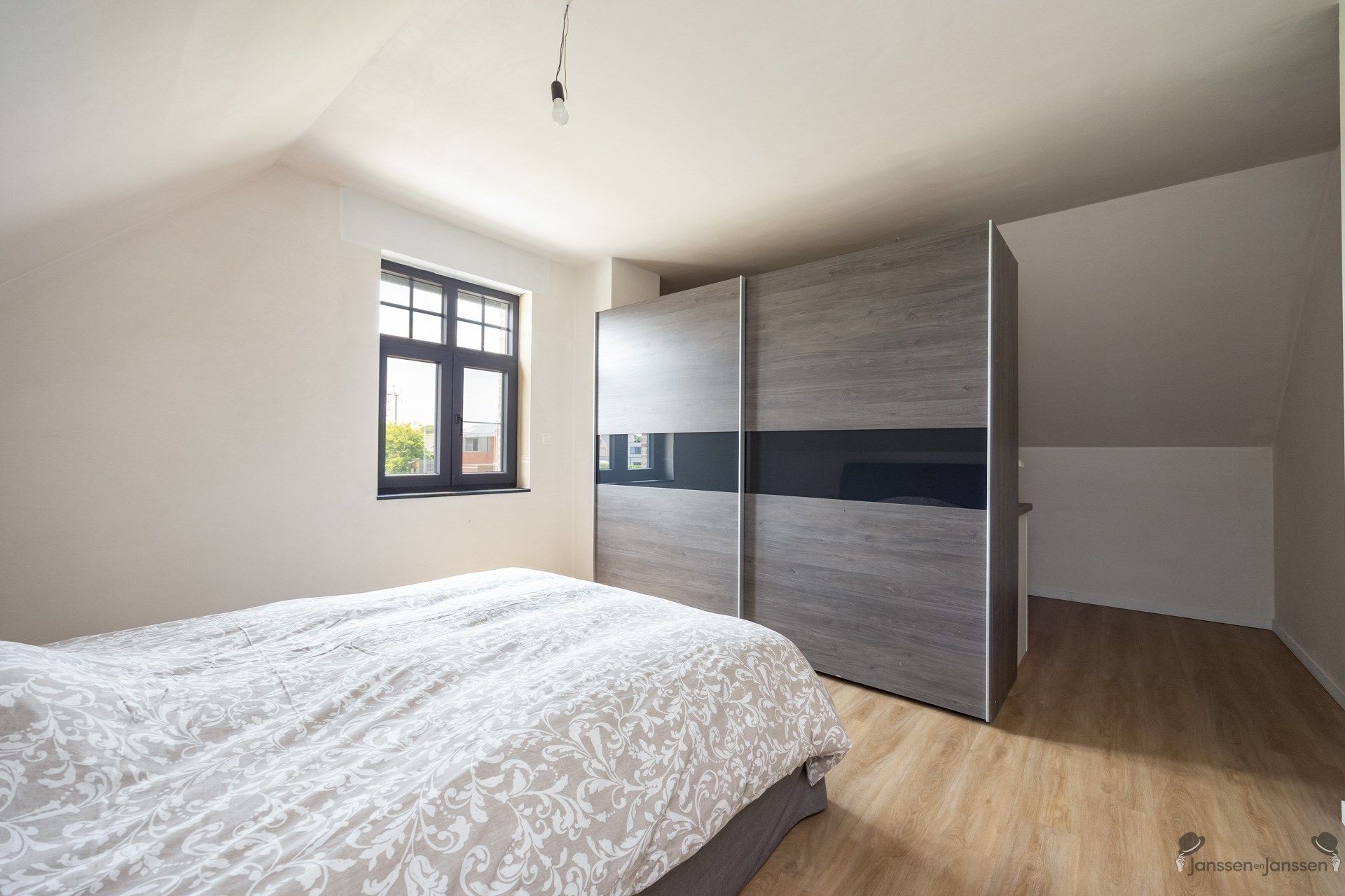Recente woning met 3 slaapkamers op 482 m² foto 9