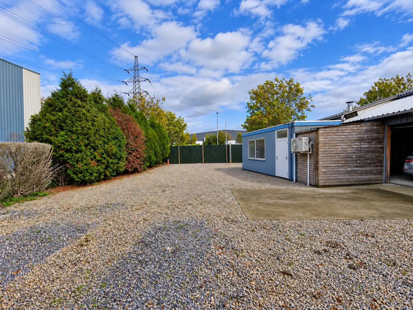 Te huur: Bedrijfsterrein van 600m² met bureauruimte in Lanaken foto 6