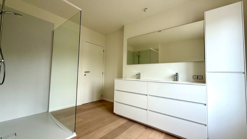 Prachtige vernieuwbouwwoning aan het water in hartje Deinze foto 20