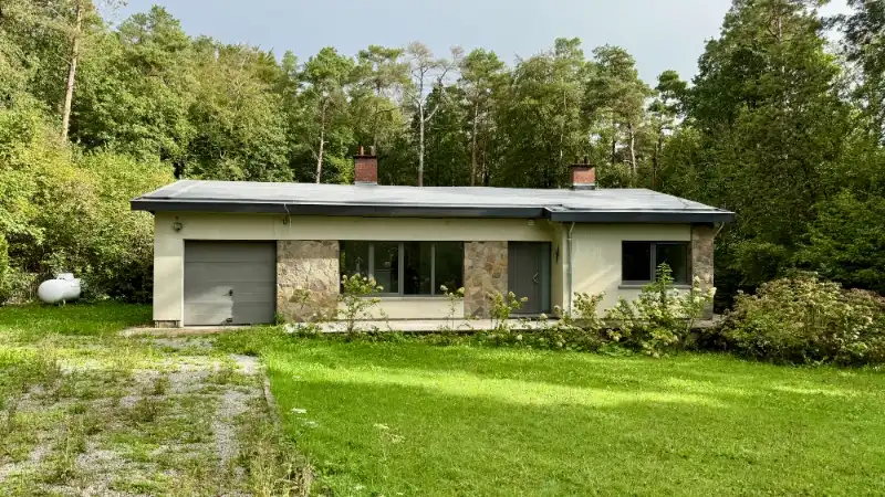 --- NOUVEAU --- Bungalow quatre façades avec 2 chambres, garage et grand jardin dans un environnement verdoyant. foto 25