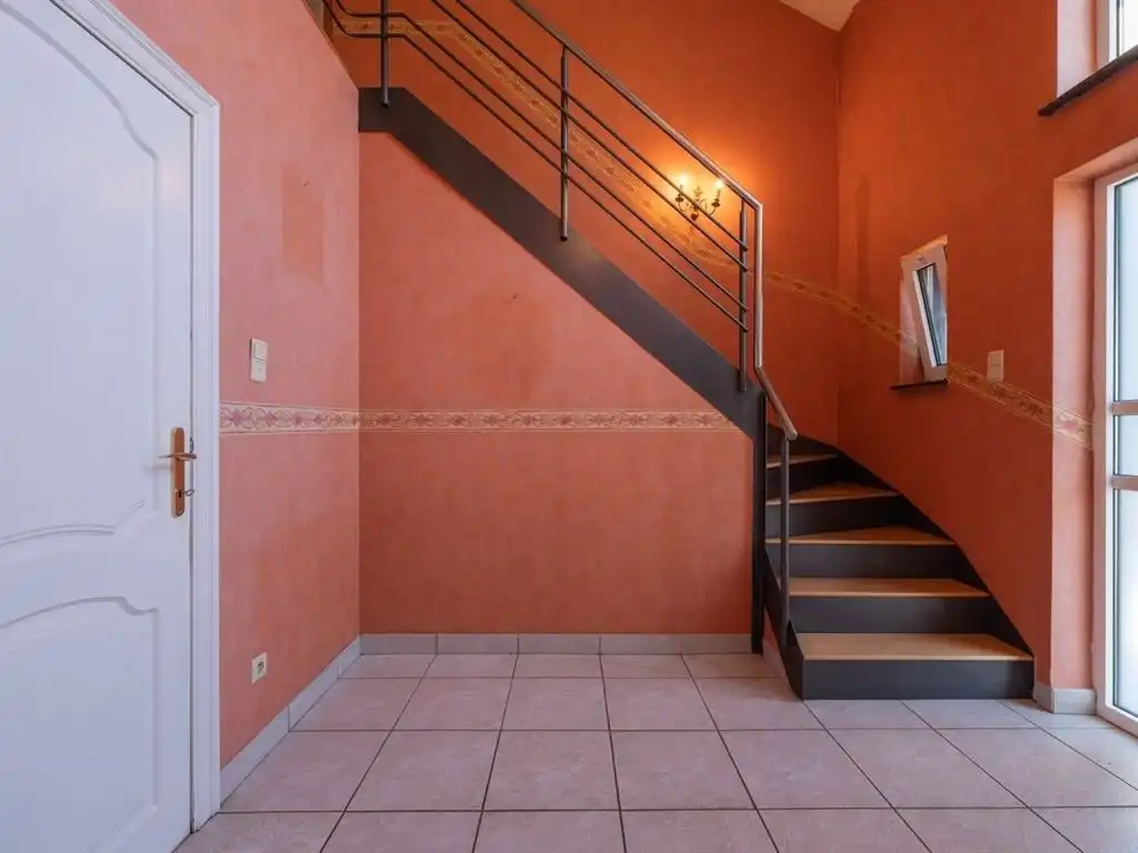 Verrassend ruime vrijstaande woning met inpandige garage foto 32