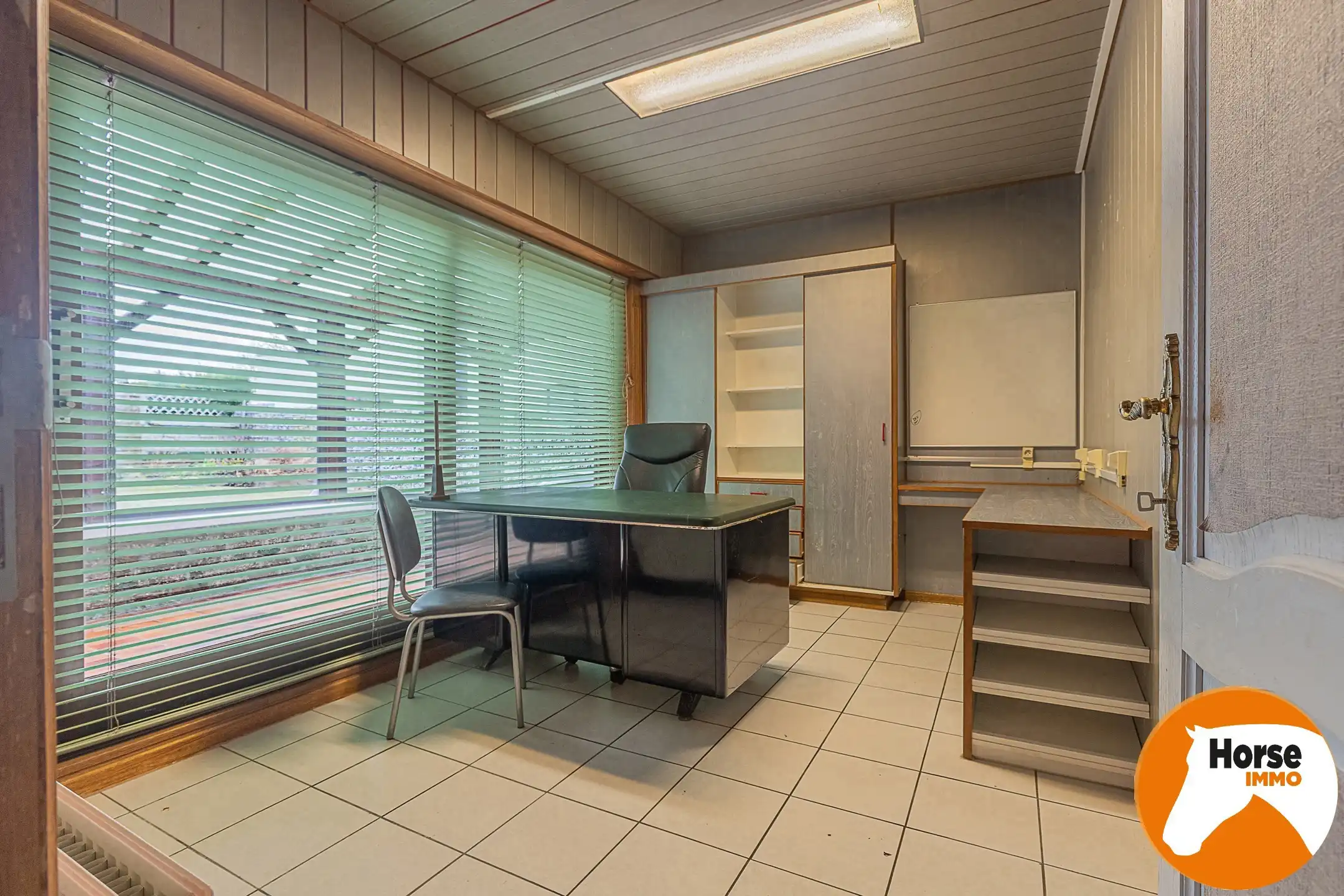 ROZEBEKE - Karakteristieke burgerwoning met loods foto 8