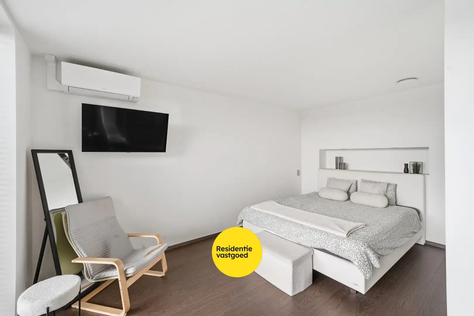 Ruime lichtrijke nieuwbouwvilla in centrum Oudenburg foto 24