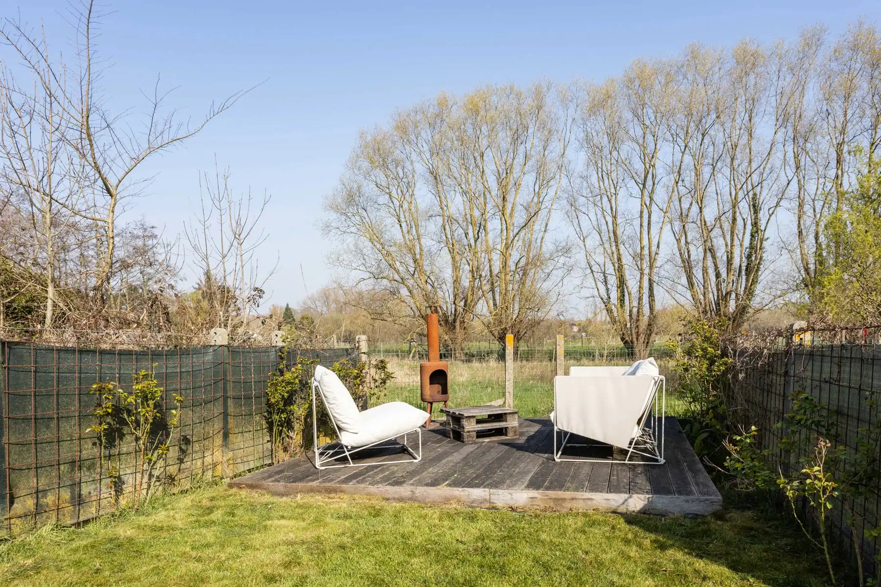 Instapklare totaal gerenoveerde woning in verkeersluwe straat! foto 24