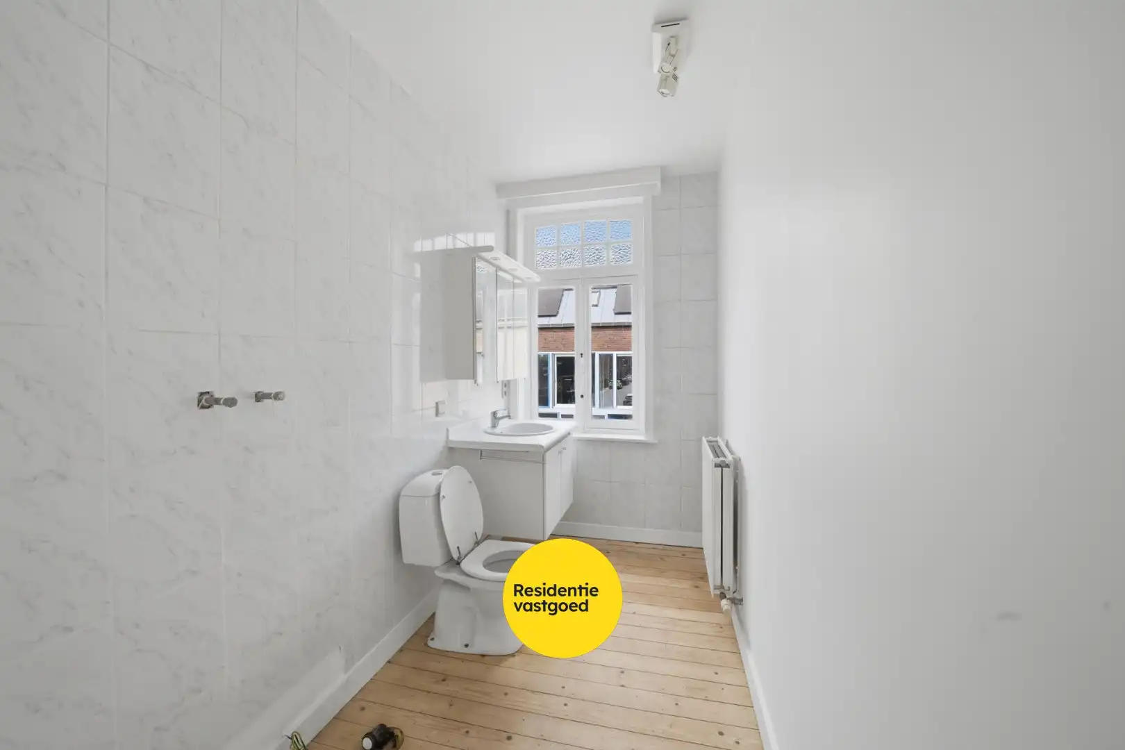 Karaktervolle instapklare hoekwoning met inpandige garage en zonnige stadstuin foto 22