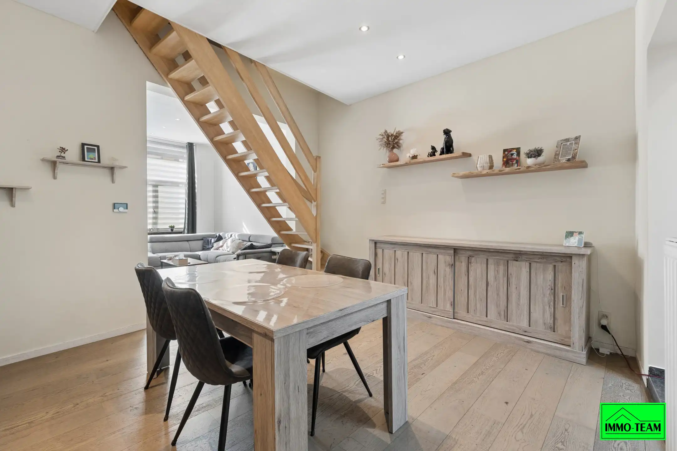 Instapklare gerenoveerde woning nabij het stadscentrum. foto 4