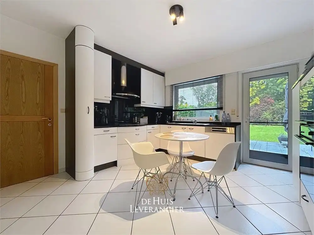 IN OPTIE - Lichtrijke villa met weids uitzicht in Duffel foto 11