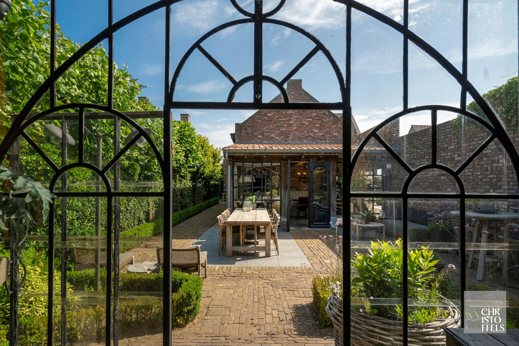Stijlvolle herenvilla van 533 m² met zwembad, wintertuin en gastenverblijf nabij de Nederlandse grens! foto 26