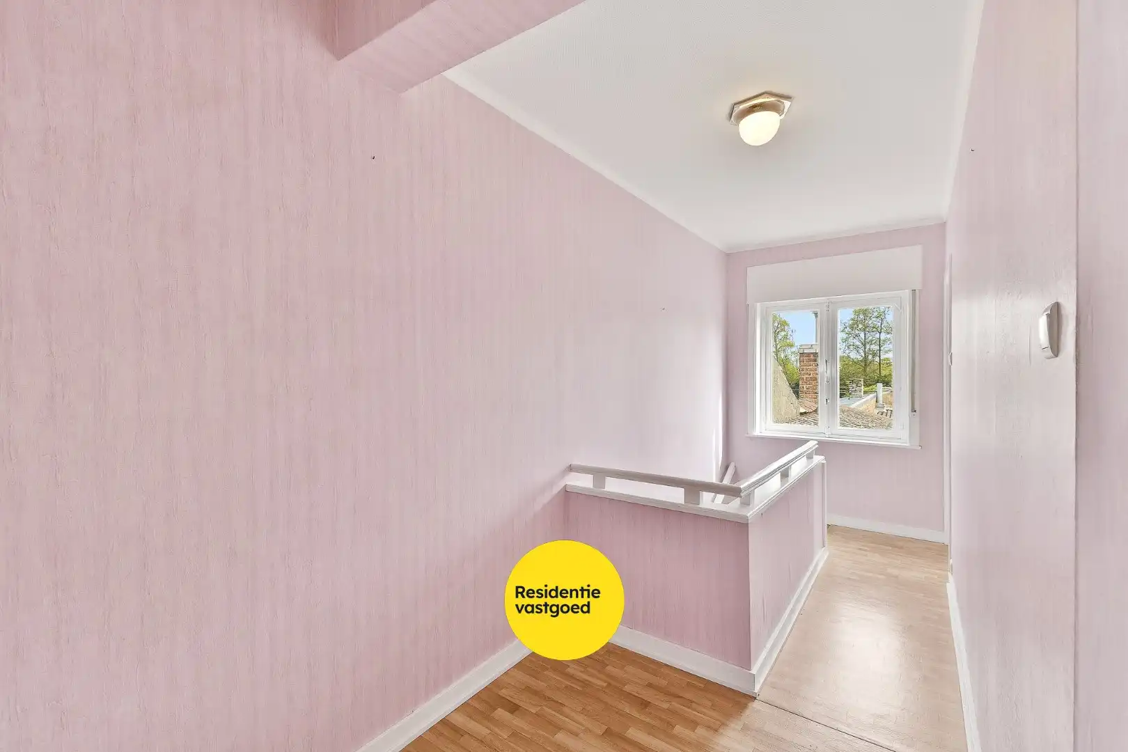 Te renoveren gezinswoning met drie slaapkamers en zongerichte tuin foto 7