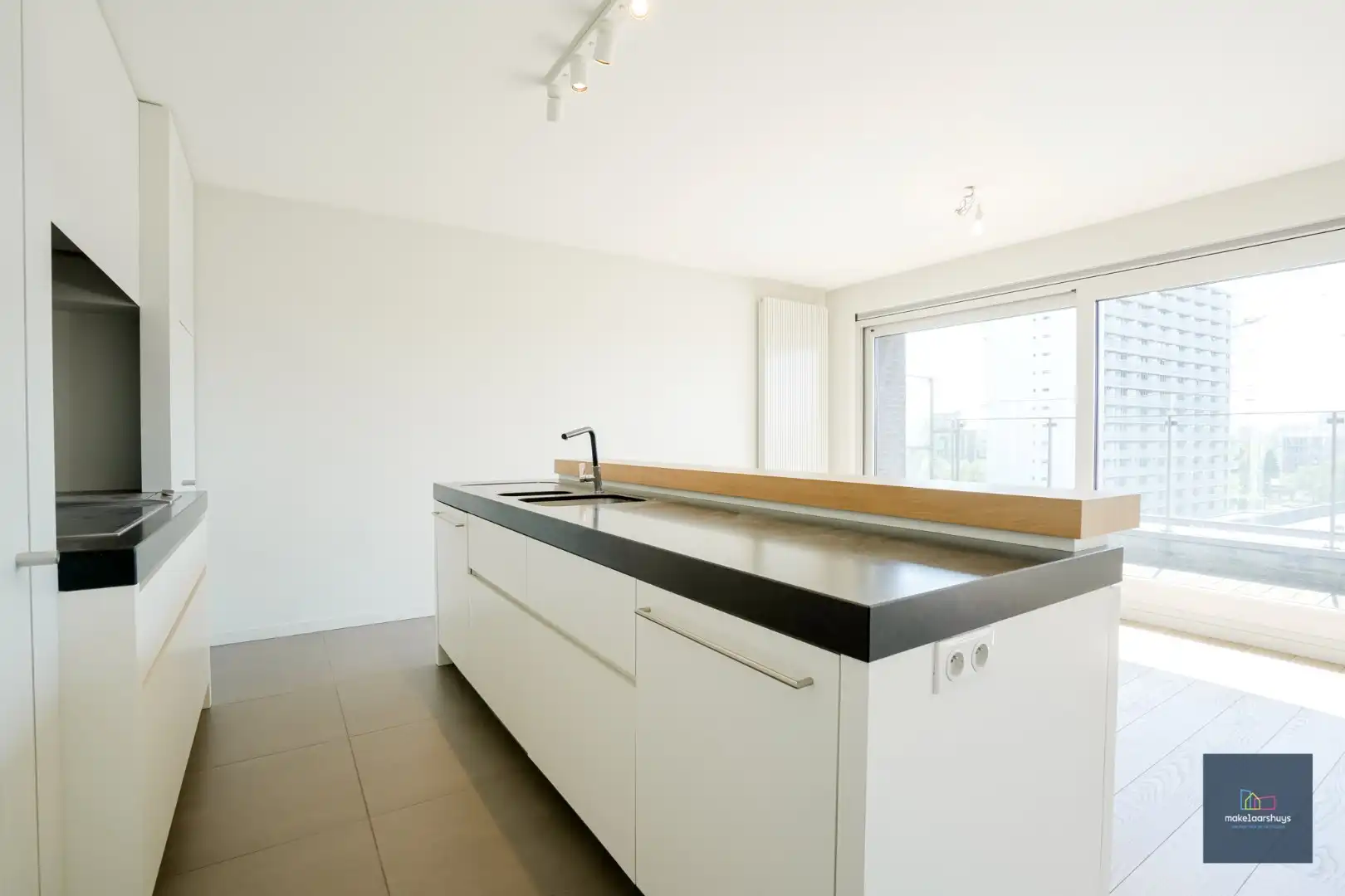 Ruim dakapp. met 2-slp. terras, kelder en garage  foto 11