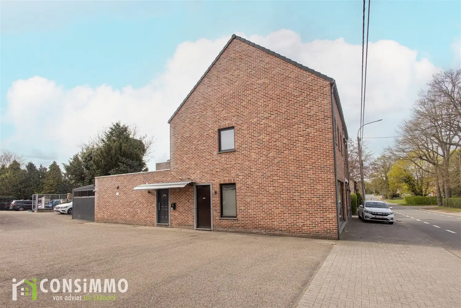 Woonst met handelspand op centrale ligging in Genk-Bret foto 3