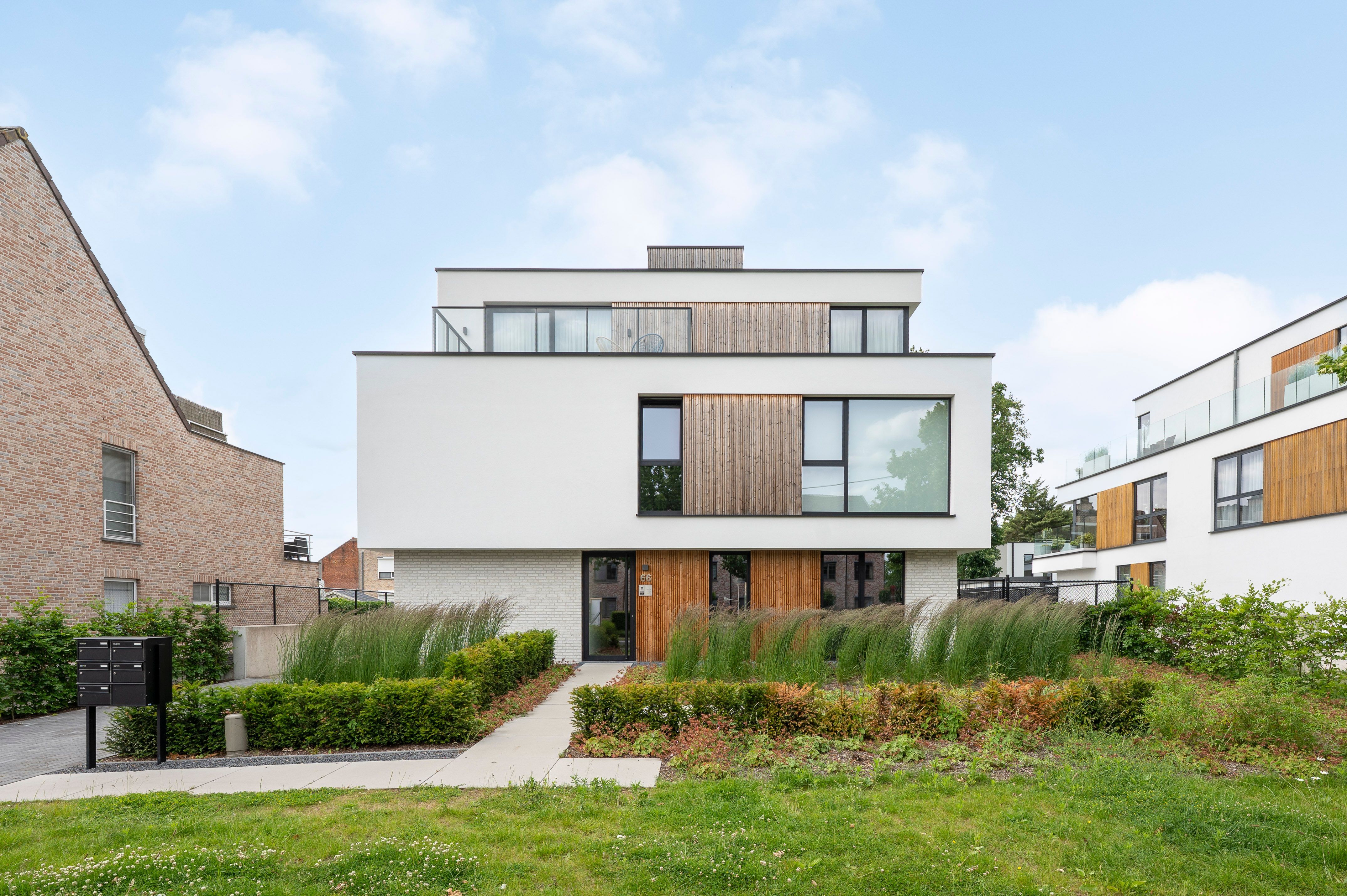 Instapklaar nieuwbouwappartement met 2 staanplaatsen en kelderberging in Brecht! foto 21