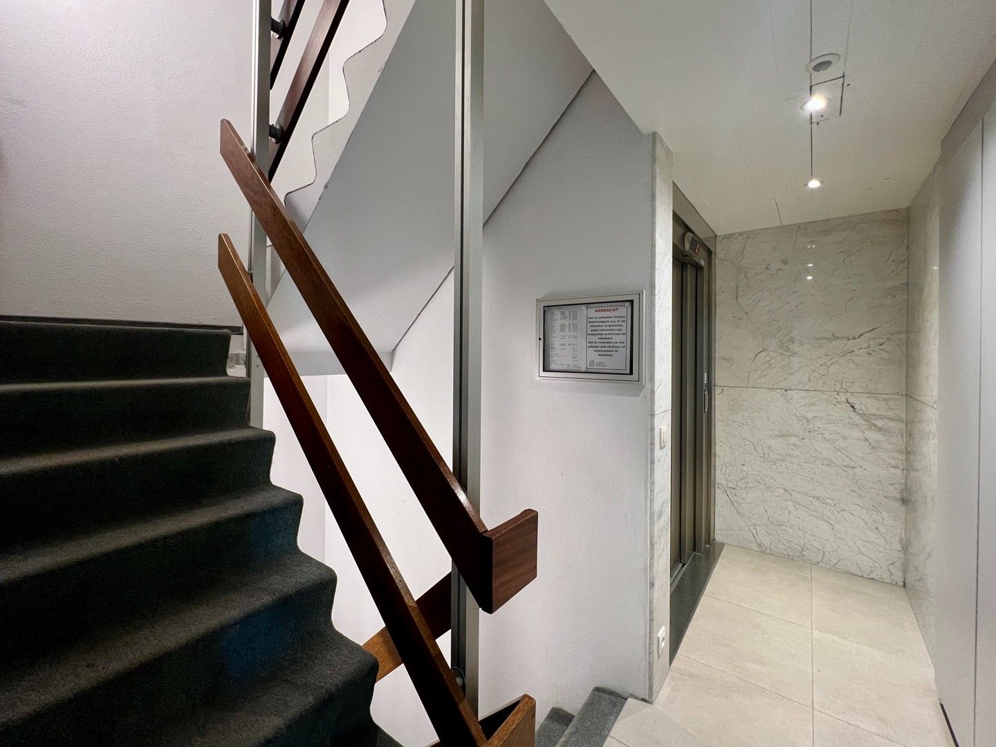 Te renoveren appartement met 2 slaapkamers op een uitstekende ligging foto 20