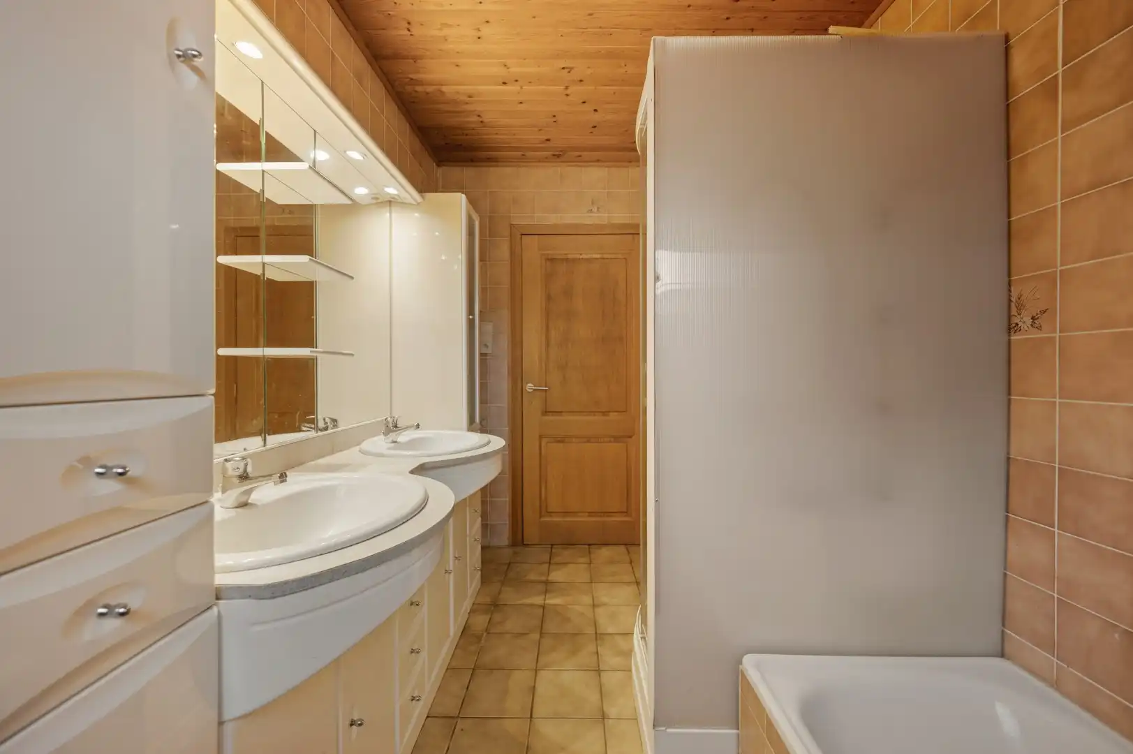 Ruime op te frissen woning op een rustige locatie - perfect voor uw droomproject! foto 6