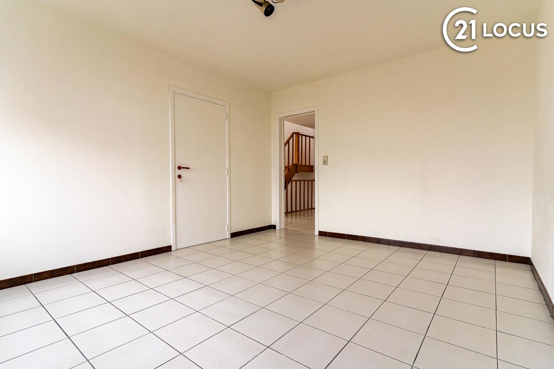 Ruime woning in rustige buurt te Zwijndrecht - 5 slaapkamers foto 18