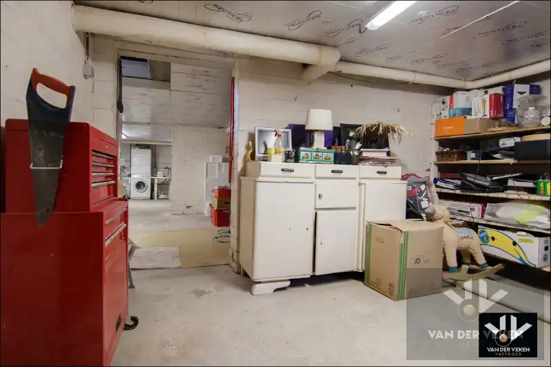 GROTENDEELS GERENOVEERDE GEZINSWONING foto 31