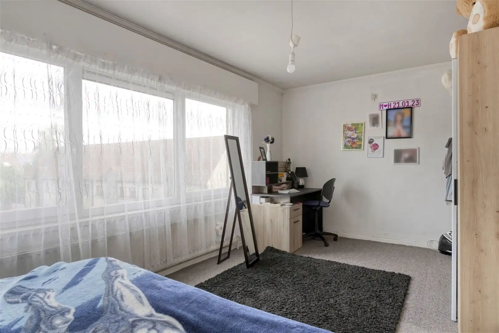 Ruime hoekwoning met 3 slaapkamers, grote zolder en 4 garages. foto 12