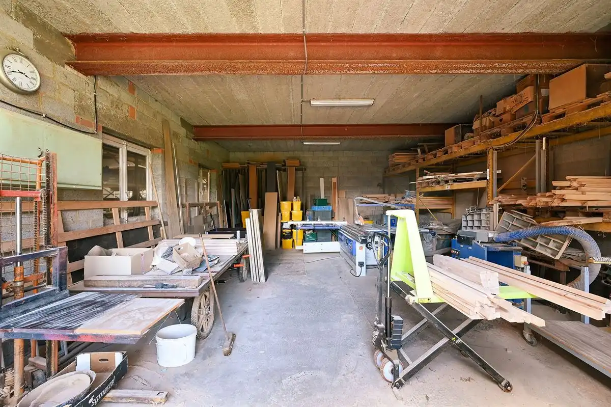 Te renoveren woning en magazijnen op 3100m² foto 18