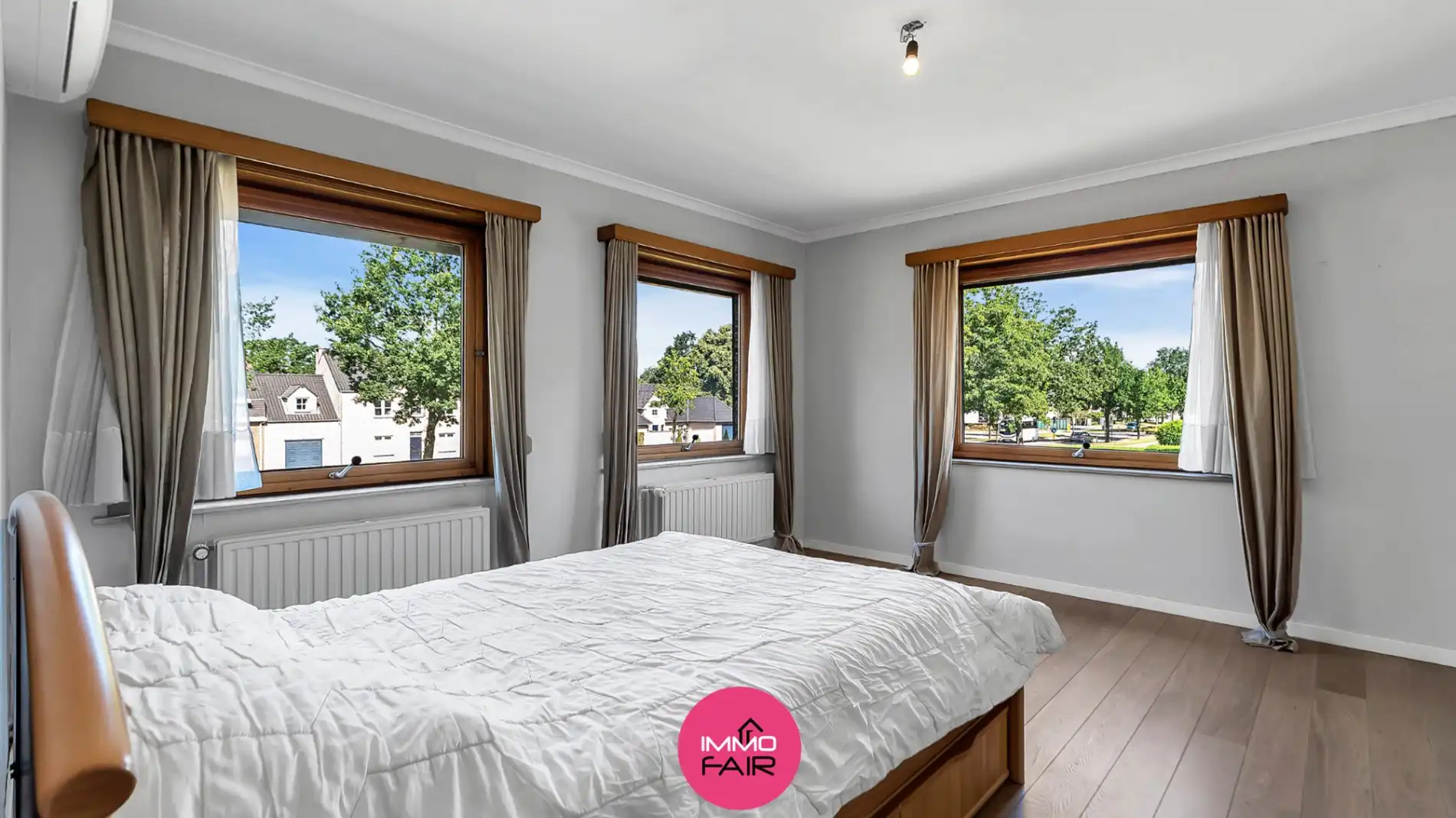 Charmante vrijstaande woning met 4 slaapkamers en aparte entiteit foto 7